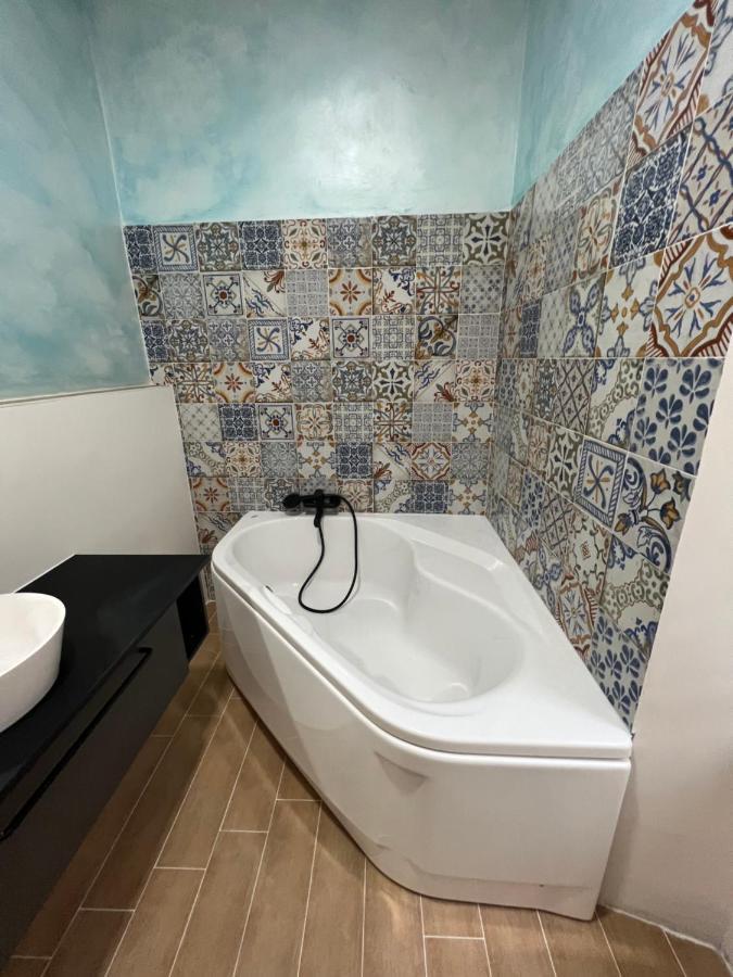 Alla Scalinata Del Teatro Rossetti Confort Suites Parcheggio Τεργέστη Εξωτερικό φωτογραφία