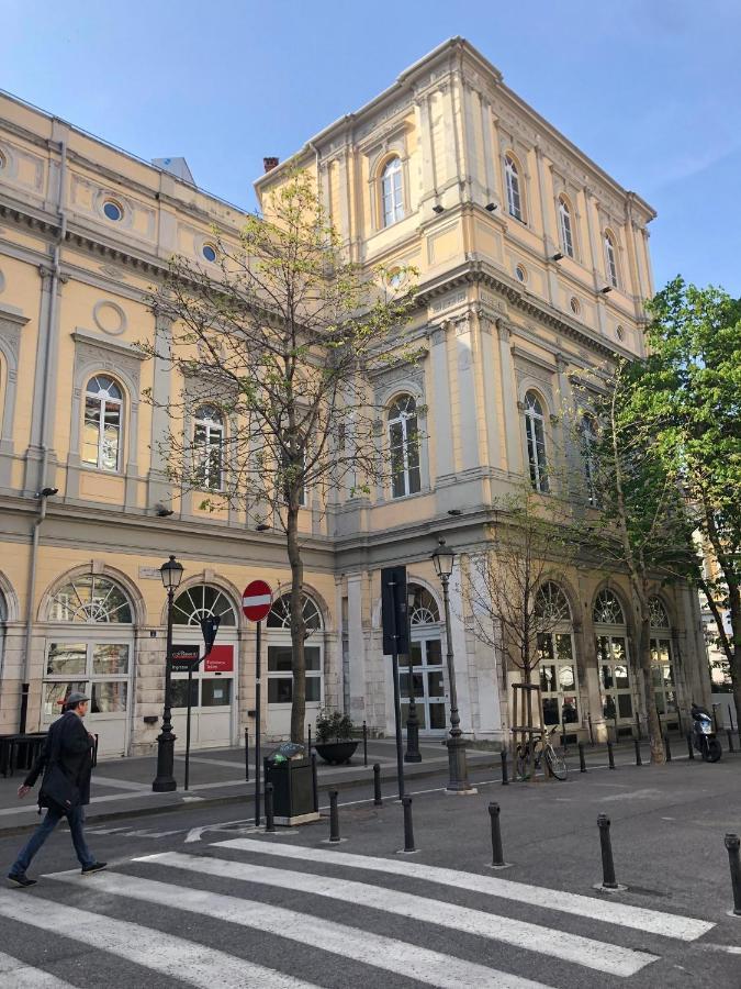 Alla Scalinata Del Teatro Rossetti Confort Suites Parcheggio Τεργέστη Εξωτερικό φωτογραφία